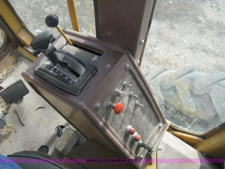 image for item B8500 1993 Dresser 830 motor grader