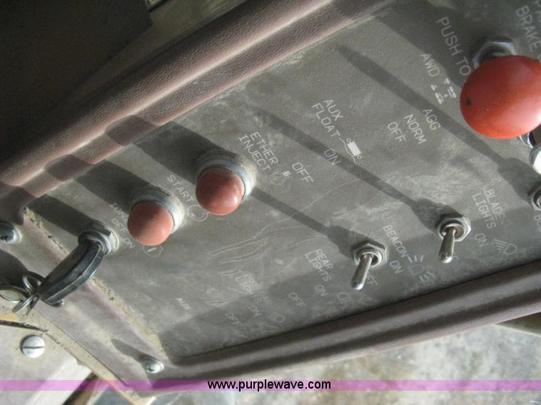 image for item B8500 1993 Dresser 830 motor grader