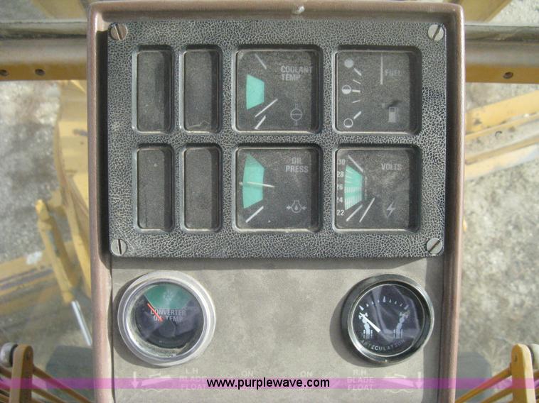 image for item B8500 1993 Dresser 830 motor grader