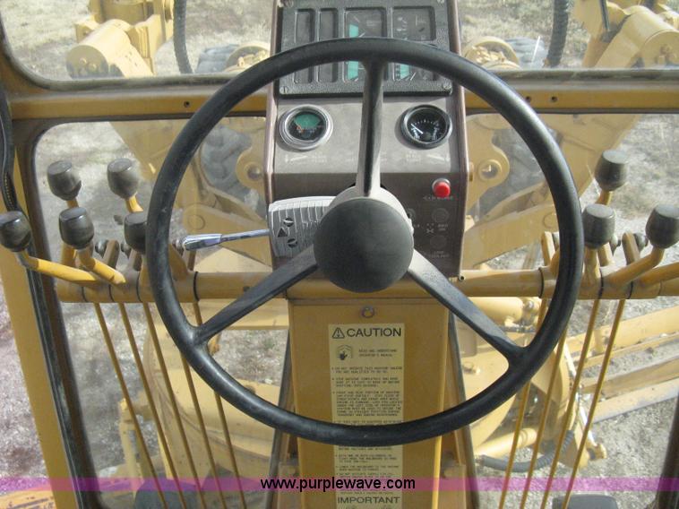 image for item B8500 1993 Dresser 830 motor grader