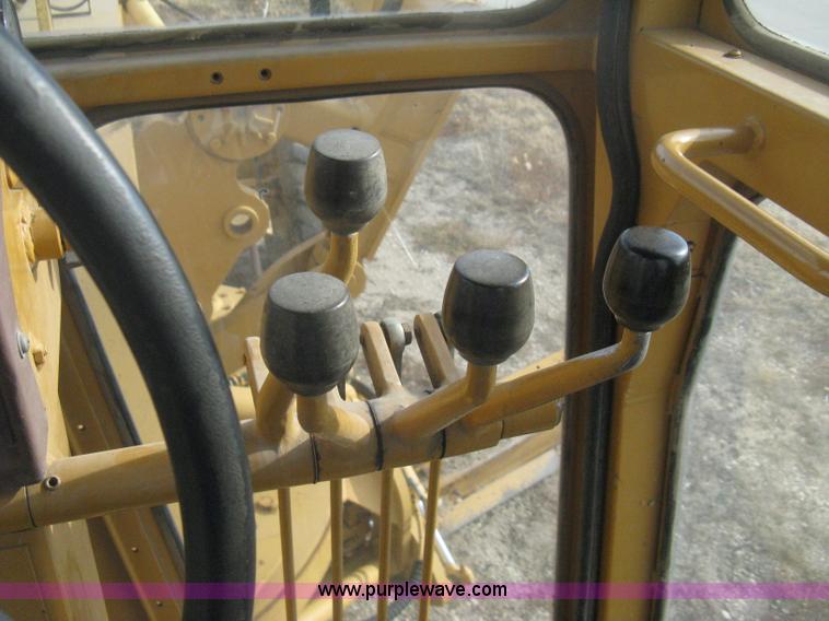 image for item B8500 1993 Dresser 830 motor grader