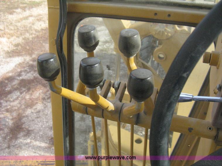 image for item B8500 1993 Dresser 830 motor grader