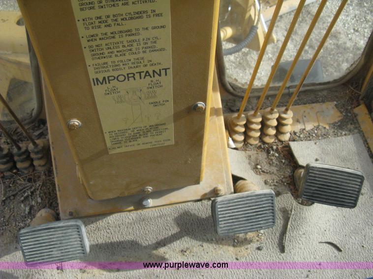 image for item B8500 1993 Dresser 830 motor grader