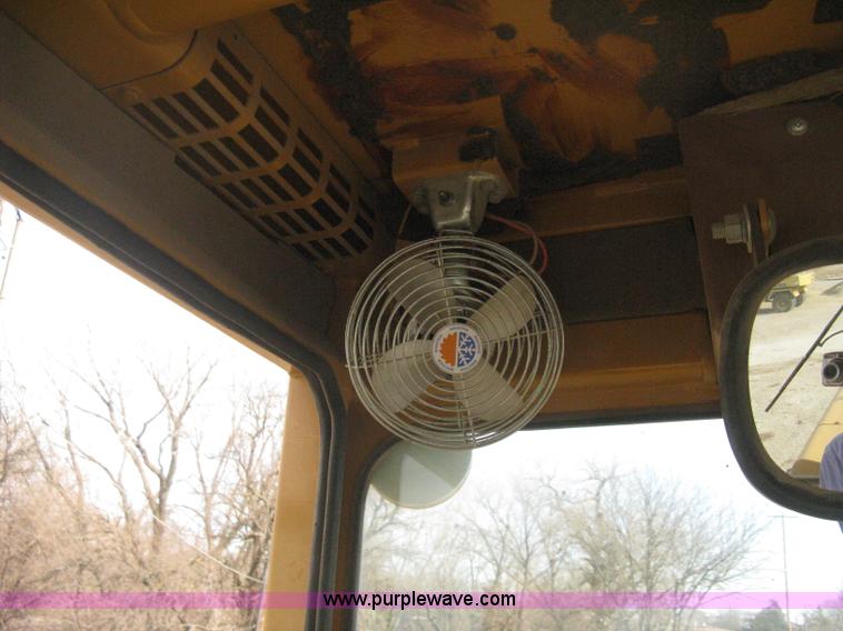 image for item B8500 1993 Dresser 830 motor grader