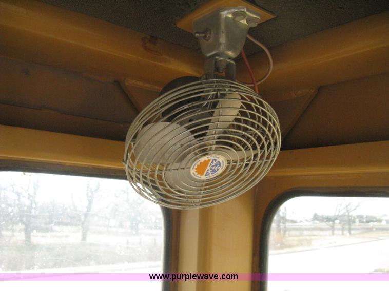 image for item B8500 1993 Dresser 830 motor grader