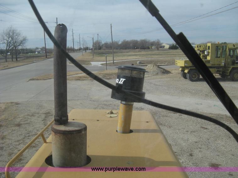 image for item B8500 1993 Dresser 830 motor grader