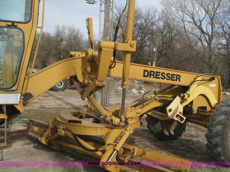 image for item B8500 1993 Dresser 830 motor grader