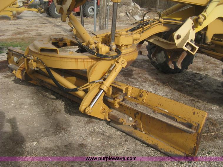 image for item B8500 1993 Dresser 830 motor grader