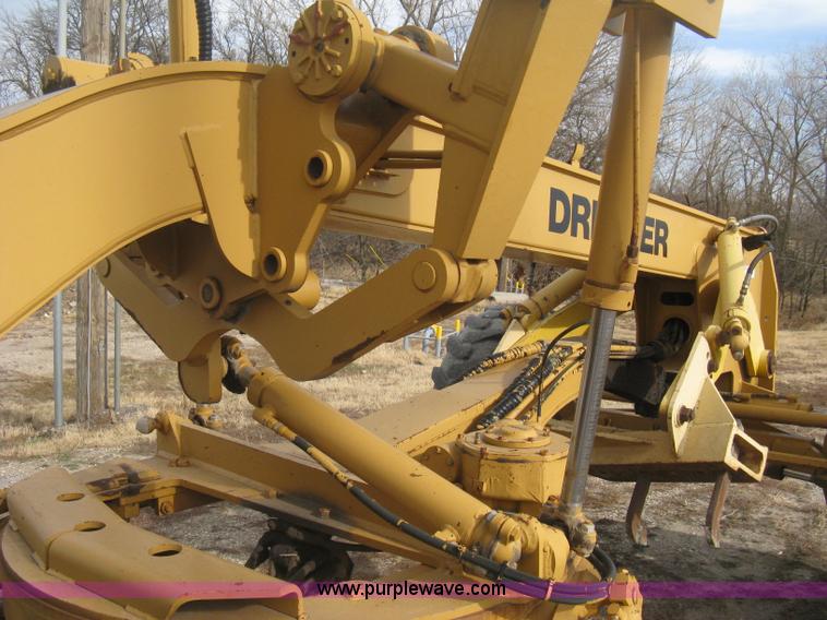 image for item B8500 1993 Dresser 830 motor grader