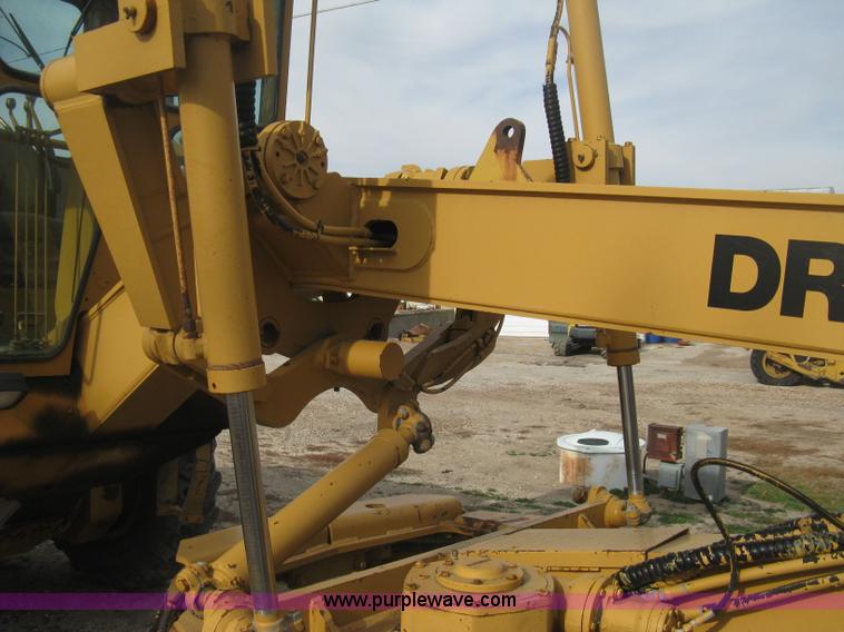 image for item B8500 1993 Dresser 830 motor grader