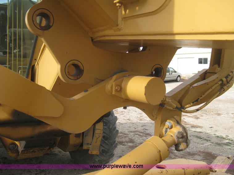 image for item B8500 1993 Dresser 830 motor grader