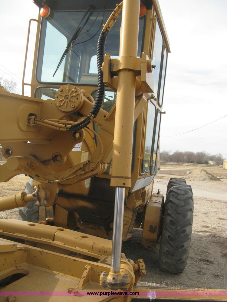 image for item B8500 1993 Dresser 830 motor grader