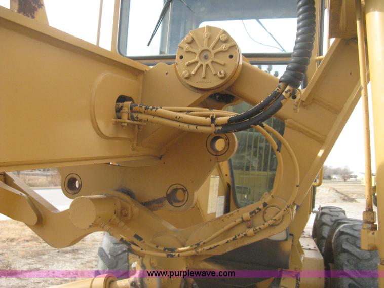 image for item B8500 1993 Dresser 830 motor grader