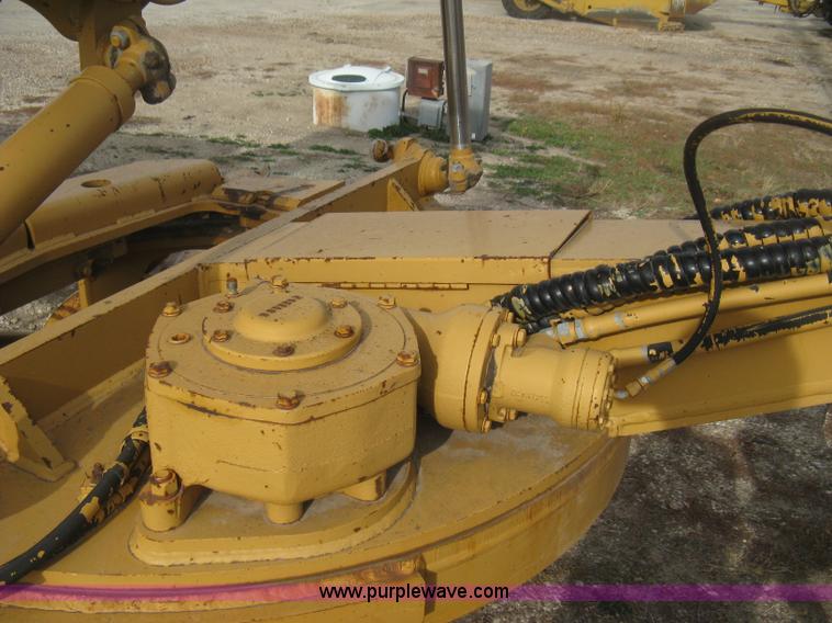 image for item B8500 1993 Dresser 830 motor grader
