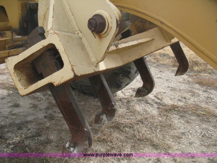 image for item B8500 1993 Dresser 830 motor grader