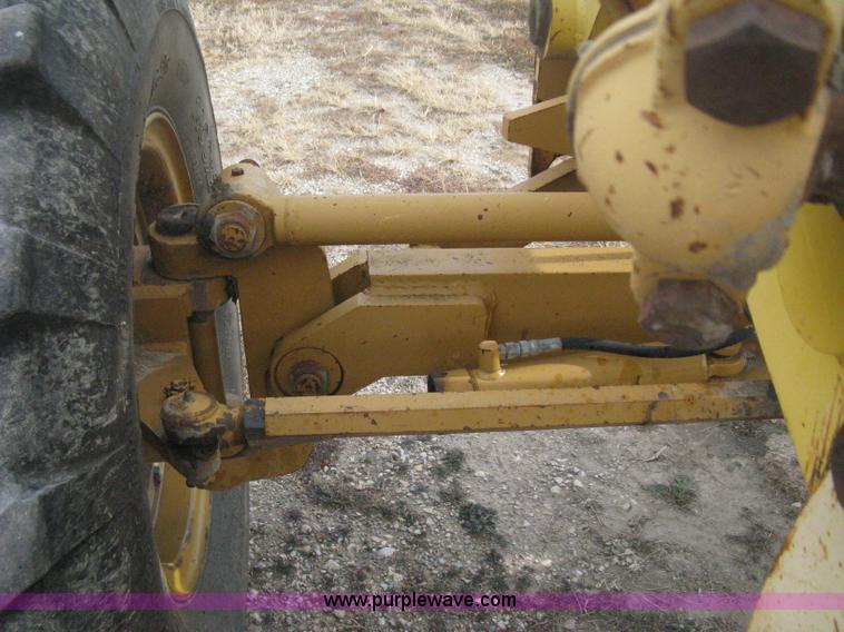 image for item B8500 1993 Dresser 830 motor grader