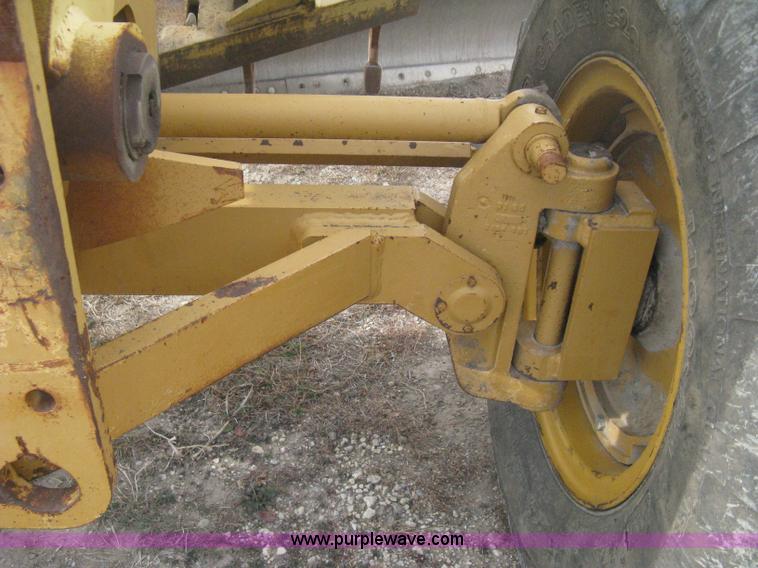image for item B8500 1993 Dresser 830 motor grader