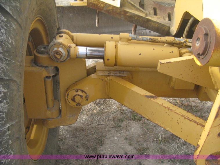 image for item B8500 1993 Dresser 830 motor grader