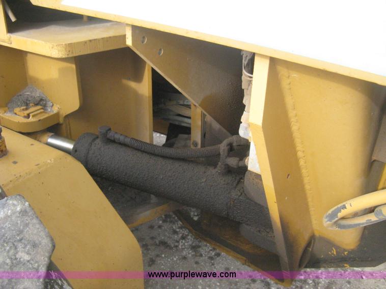 image for item B8500 1993 Dresser 830 motor grader