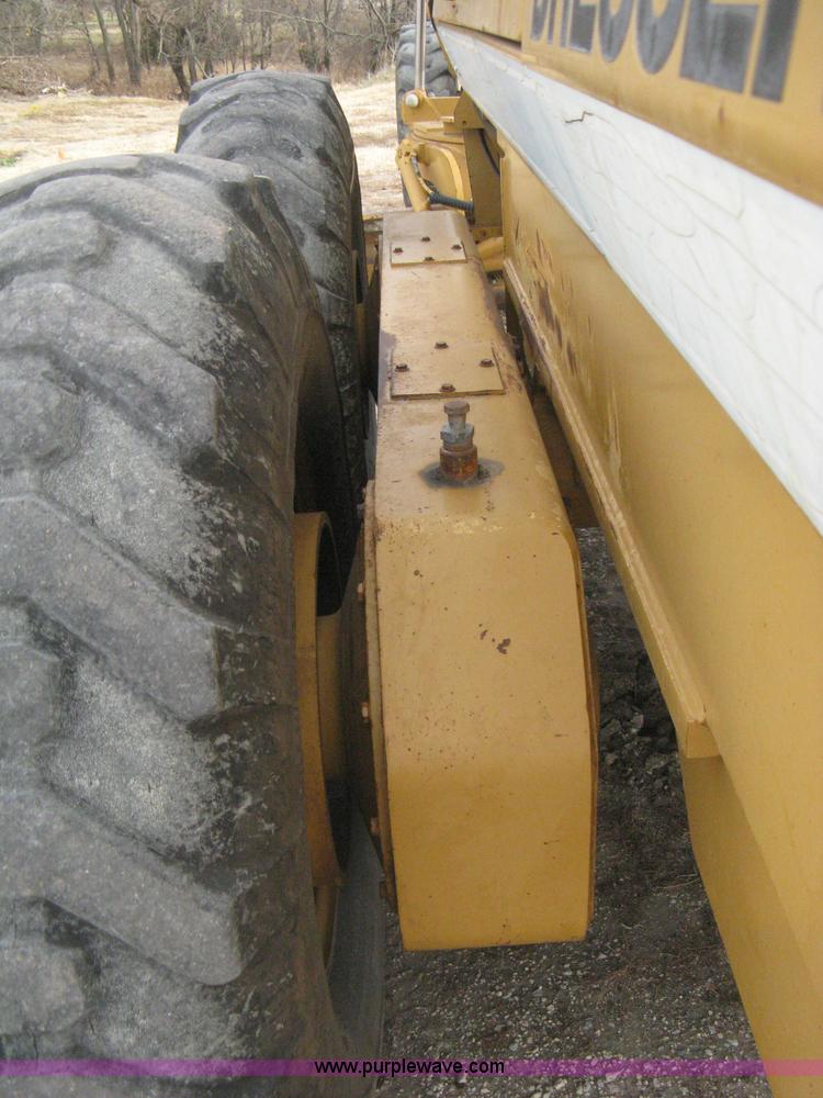 image for item B8500 1993 Dresser 830 motor grader