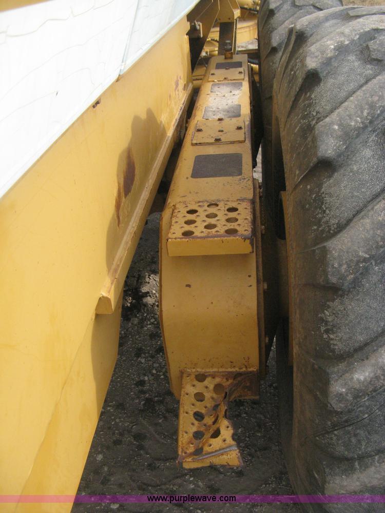 image for item B8500 1993 Dresser 830 motor grader