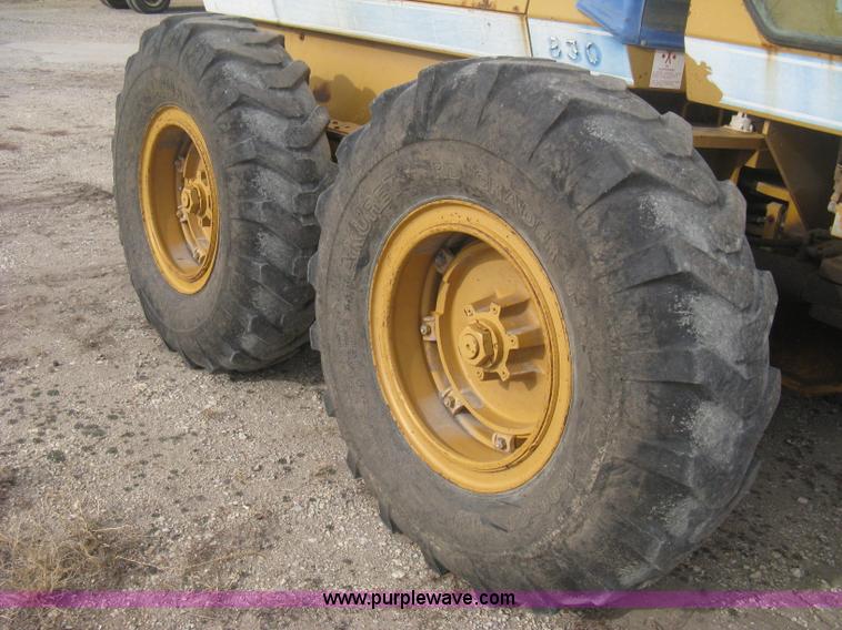 image for item B8500 1993 Dresser 830 motor grader