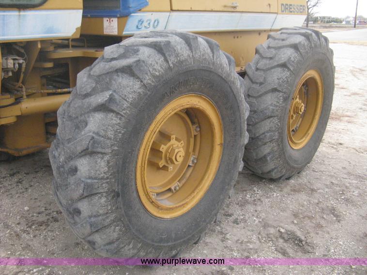 image for item B8500 1993 Dresser 830 motor grader