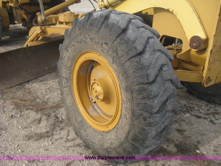 image for item B8500 1993 Dresser 830 motor grader
