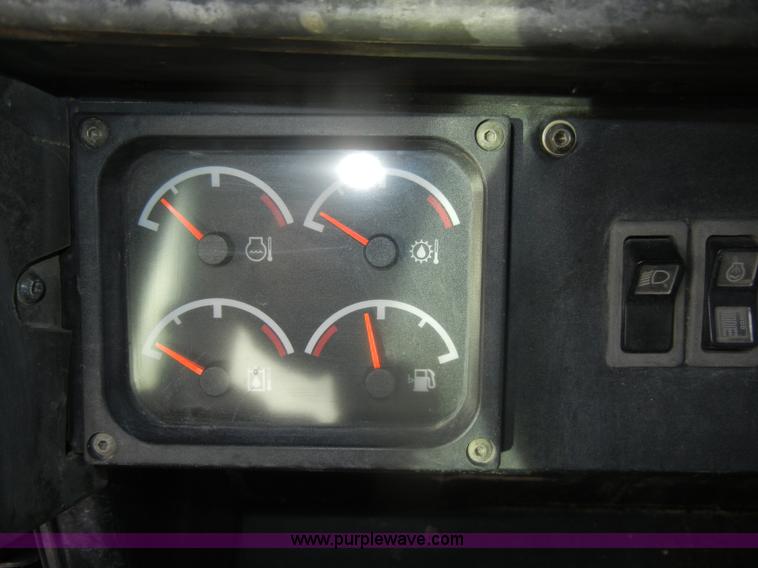 image for item D4534 1998 Caterpillar 953C track loader