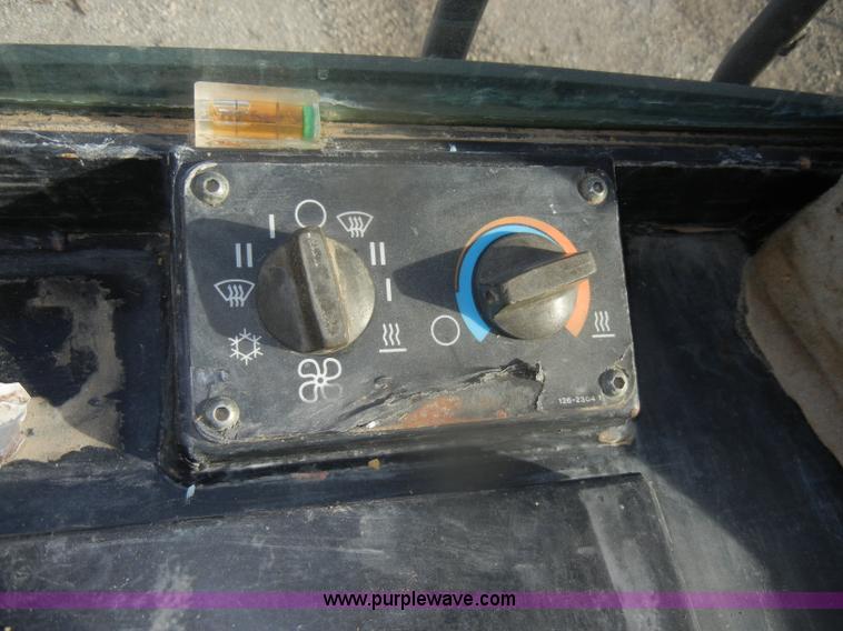 image for item D4534 1998 Caterpillar 953C track loader