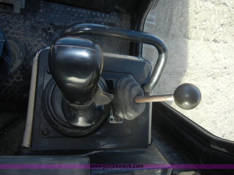 image for item D4534 1998 Caterpillar 953C track loader