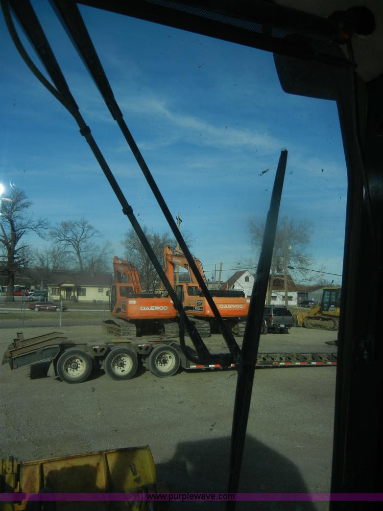 image for item D4534 1998 Caterpillar 953C track loader