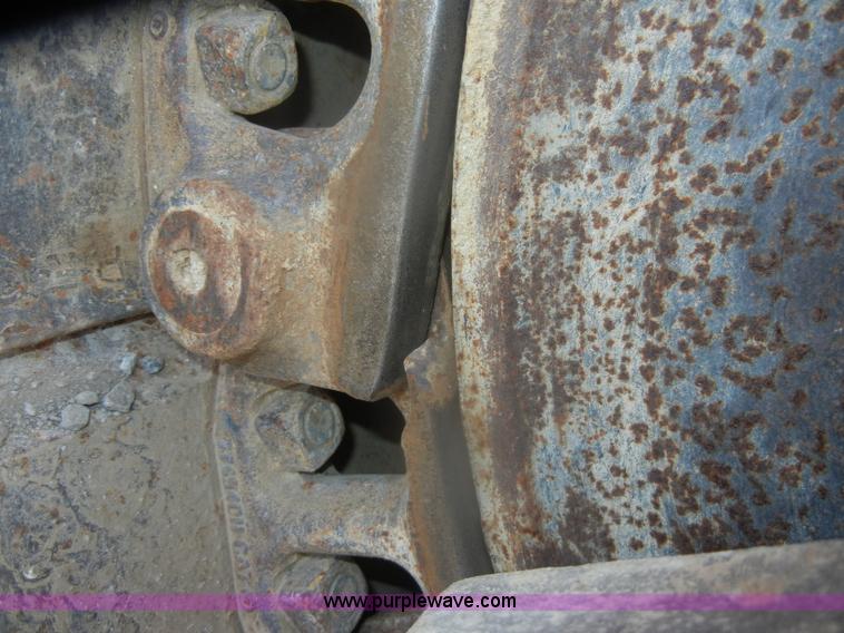 image for item D4534 1998 Caterpillar 953C track loader