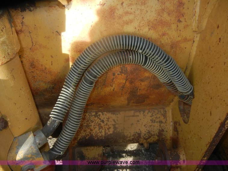 image for item D4534 1998 Caterpillar 953C track loader