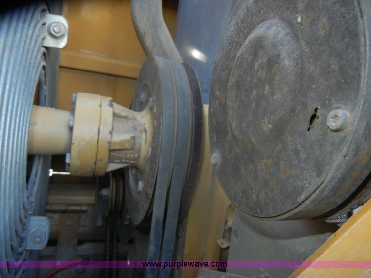 image for item D4534 1998 Caterpillar 953C track loader