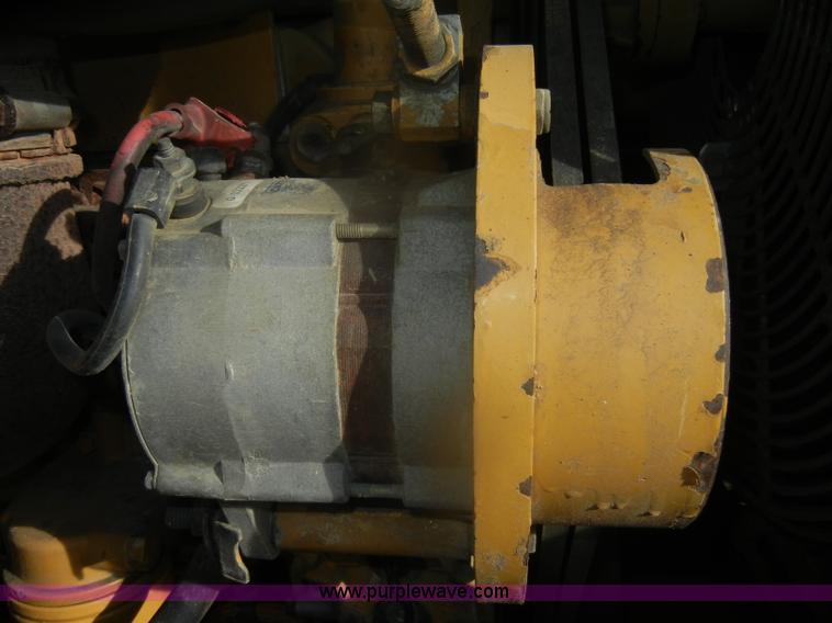 image for item D4534 1998 Caterpillar 953C track loader