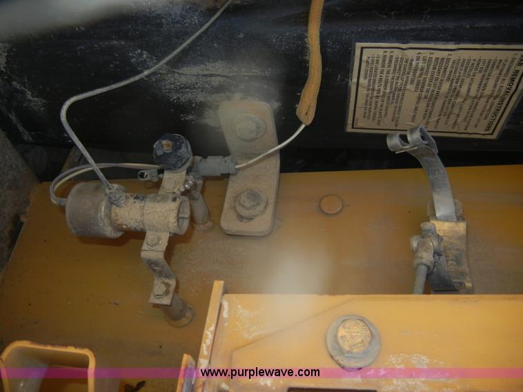 image for item D4534 1998 Caterpillar 953C track loader