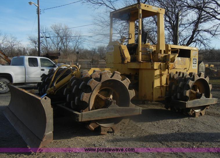 image for item D4535 1980 Caterpillar 815 compactor