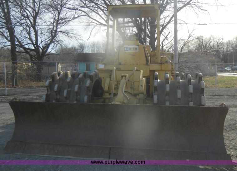 image for item D4535 1980 Caterpillar 815 compactor