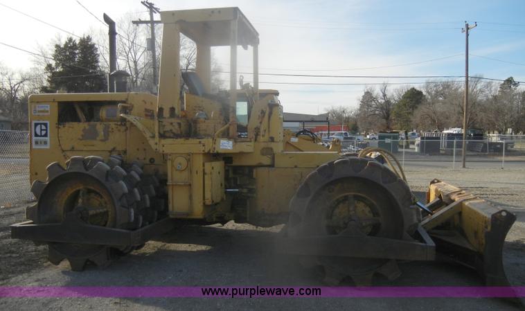 image for item D4535 1980 Caterpillar 815 compactor