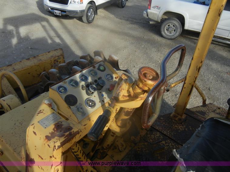 image for item D4535 1980 Caterpillar 815 compactor