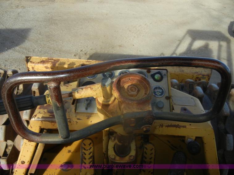 image for item D4535 1980 Caterpillar 815 compactor