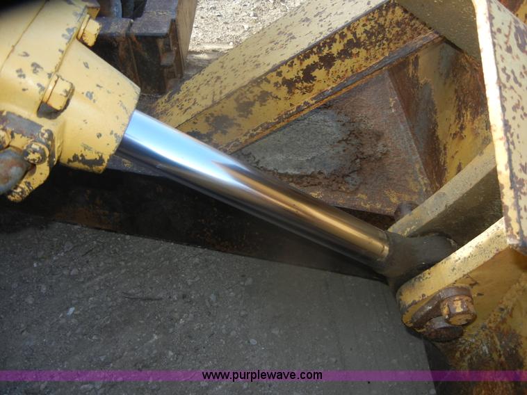 image for item D4535 1980 Caterpillar 815 compactor