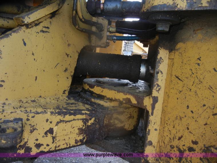 image for item D4535 1980 Caterpillar 815 compactor