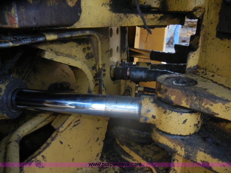 image for item D4535 1980 Caterpillar 815 compactor