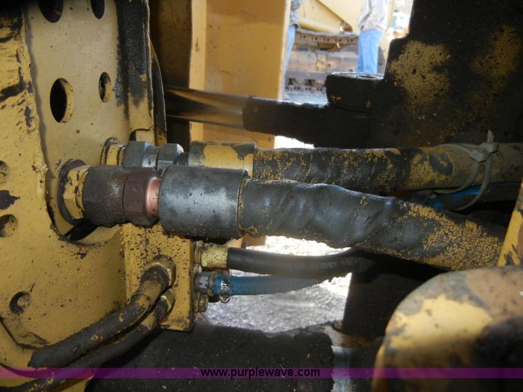 image for item D4535 1980 Caterpillar 815 compactor