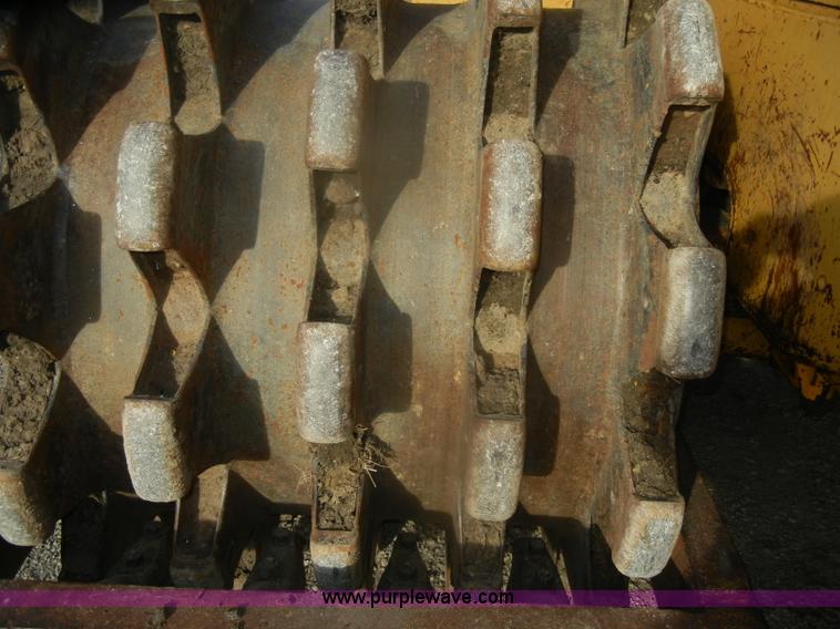 image for item D4535 1980 Caterpillar 815 compactor