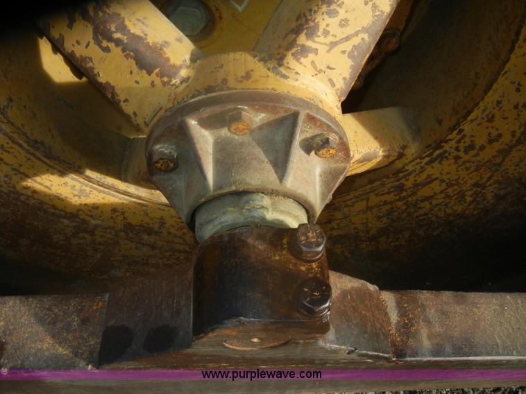 image for item D4535 1980 Caterpillar 815 compactor