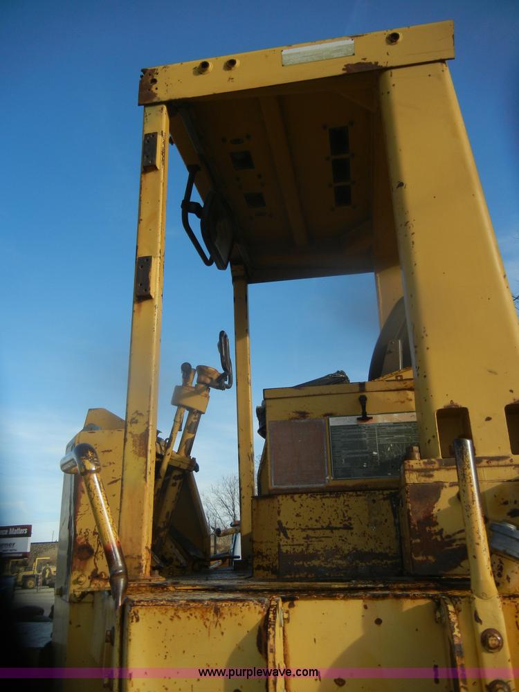 image for item D4535 1980 Caterpillar 815 compactor