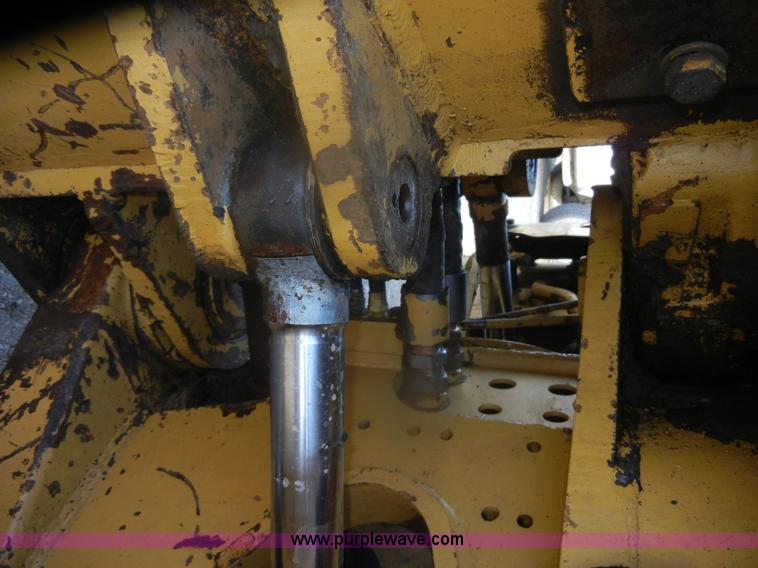 image for item D4535 1980 Caterpillar 815 compactor